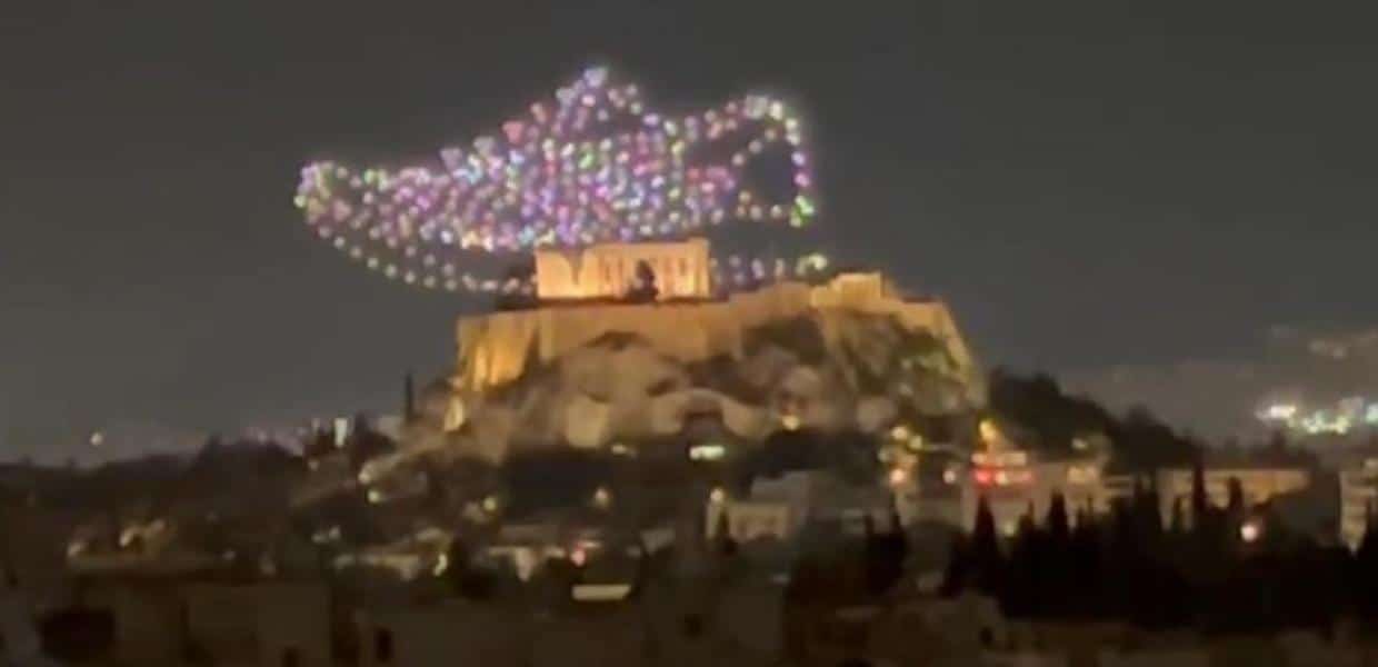 Adidas sull’Acropoli, scoppia la polemica: quando la pubblicità "calpesta" la storia